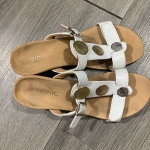 Vionic Cleona White Embellished Vegan Leather Wedge Slip-On Sandals size 8